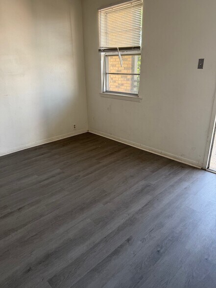 Building Photo - 414 E Avenue A