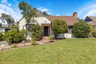 Building Photo - 2151 N Altadena Dr