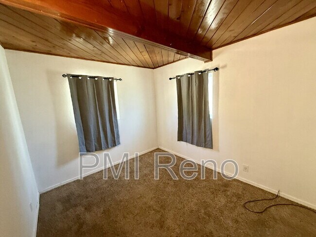 Building Photo - 335 Denslowe Dr