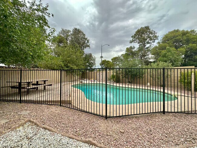 Building Photo - 6672 Peachtree Ln