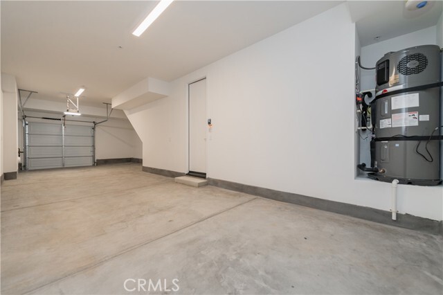 Building Photo - 589 S Lyon St