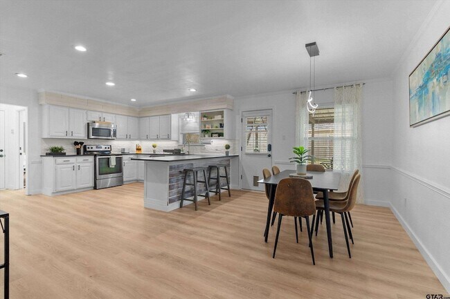 Building Photo - 10801 Harvest Wood Dr