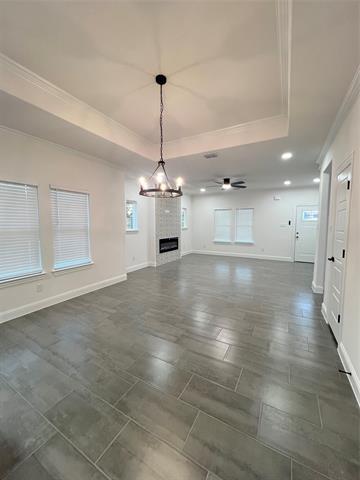 Building Photo - 615 Luxton St