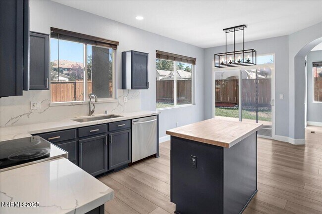Building Photo - 2220 Signa Dr