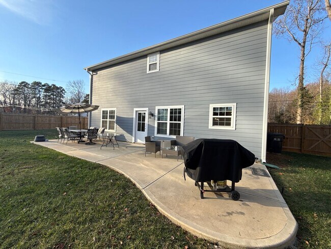 Building Photo - T.R. Lawing Realty Property