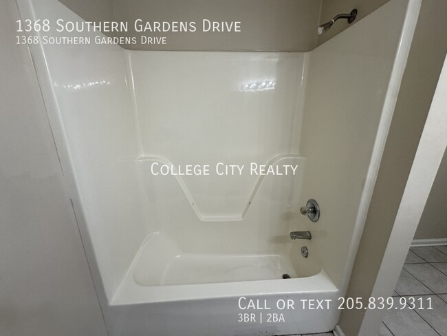 Building Photo - 1368 Southern Gardens Dr