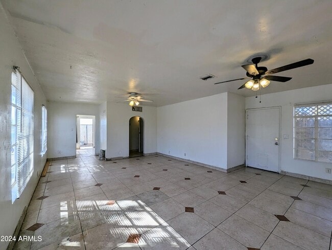 Building Photo - 1314 W Whitton Ave