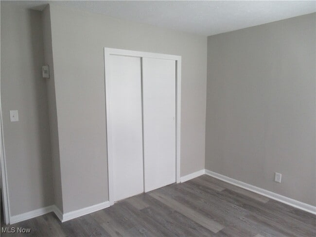 Building Photo - 6453 Poplar Dr