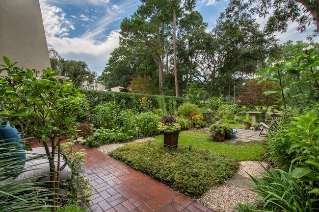 Building Photo - Immaculate Snee Farm Townhome for Rent!