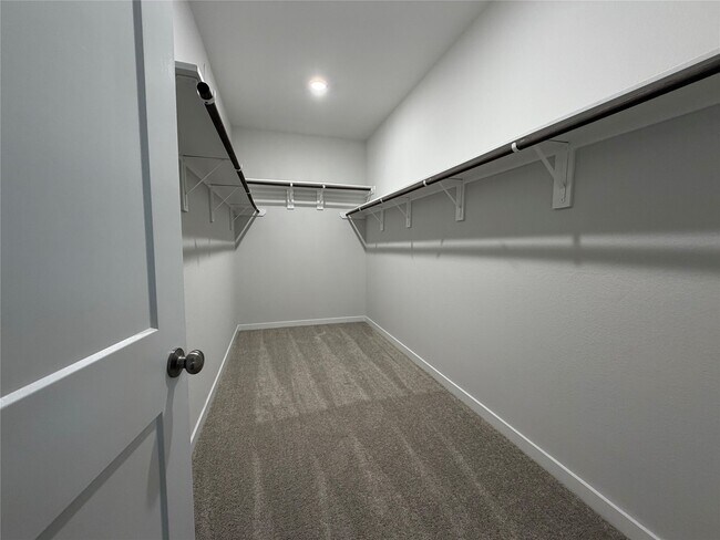 Building Photo - 533 Shoreview Dr