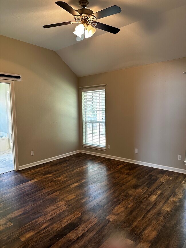 Building Photo - 2914 Shenandoah Dr