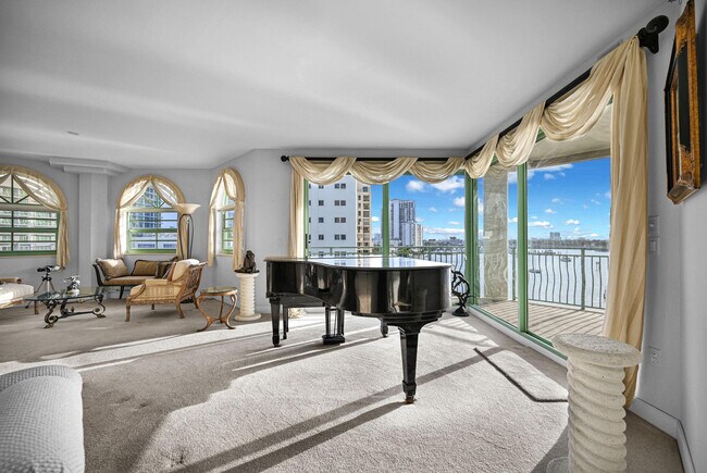 Building Photo - 301 N Birch Rd