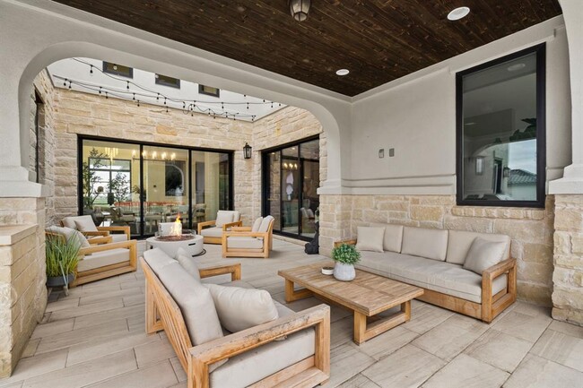 Building Photo - 702 Serene Estates Dr