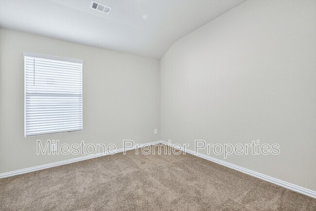 Building Photo - 2121 Gustavus Dr