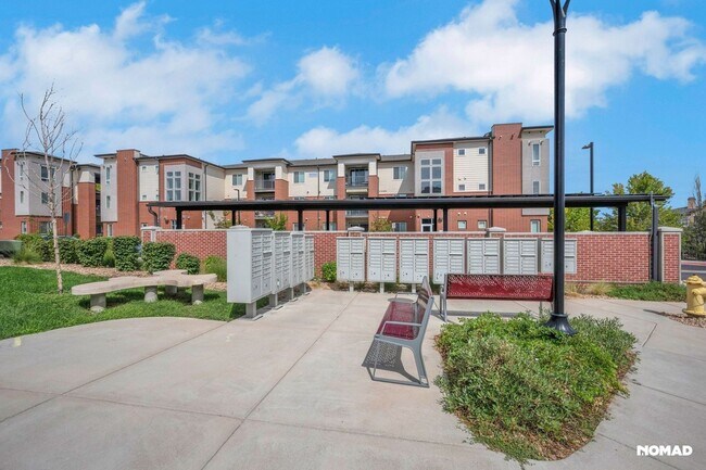 Building Photo - Charming 2BR-2BA Condo in Aurora Town Center