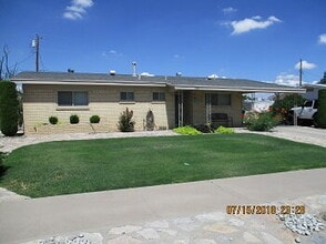 Building Photo - 3301 Greenock/Desirable Scotsdale