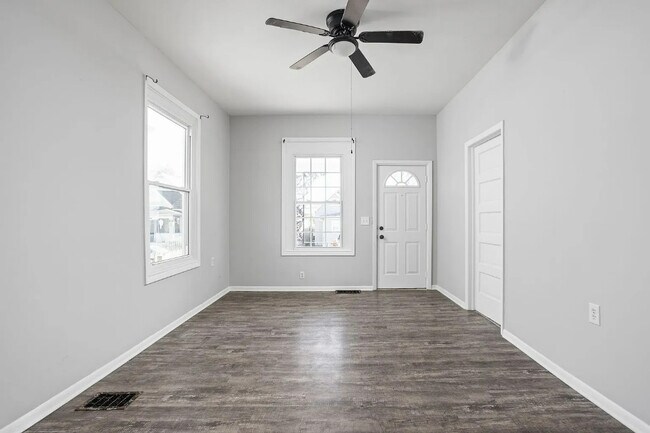 Building Photo - 1526 Lawton Ave