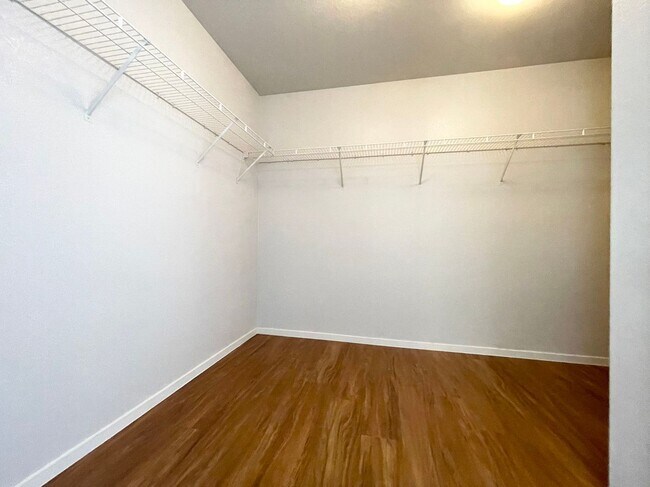 Building Photo - Beautiful 2 story 3 car garage single fami...