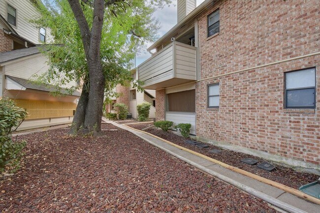Building Photo - 2500 Burleson Rd