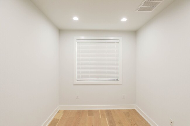 Building Photo - 1309 Cometa St