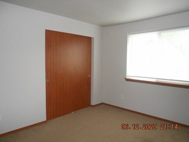 Building Photo - 3bd 2 1/2ba Home With garage