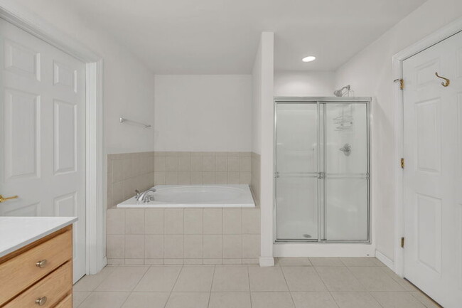 Building Photo - 2019 Soundings Cres Ct