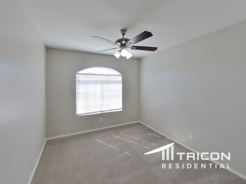 Building Photo - 40237 N Jodi Dr