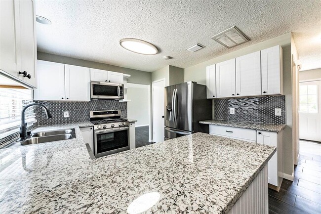 Building Photo - 3909 Spring Arbor Ct