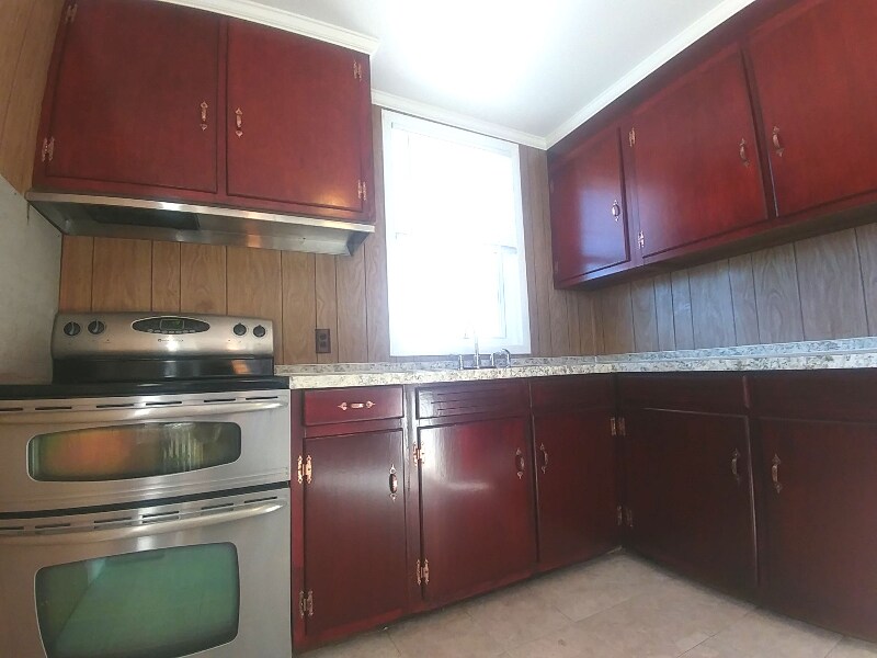 Building Photo - 97 Barrows St