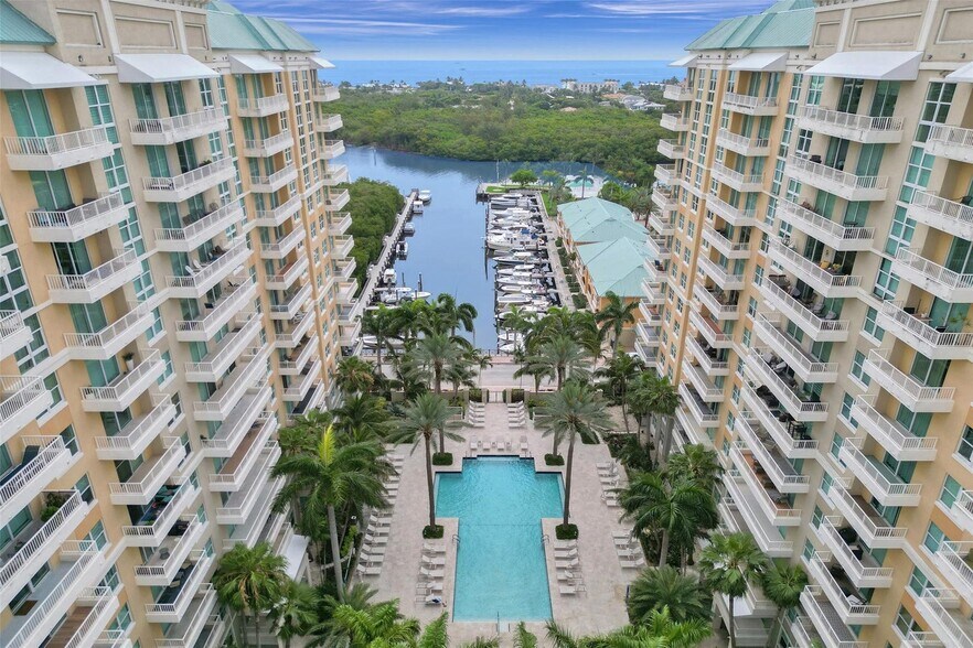 Building Photo - 700 E Boynton Beach Blvd