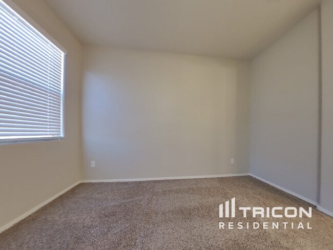Building Photo - 31043 W Mitchell Dr