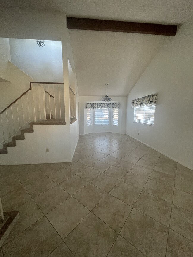 Dining Room - 386 Pippin Dr