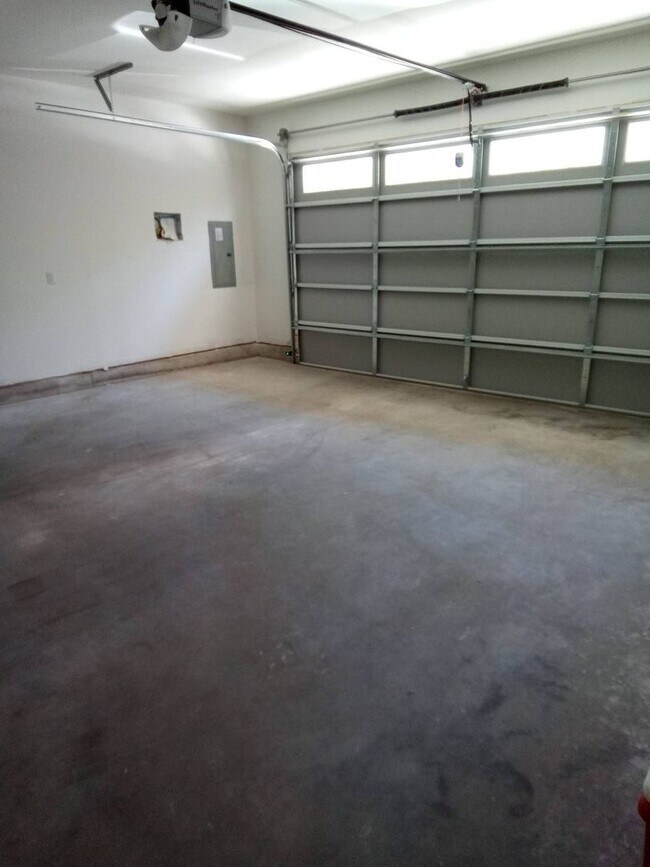 Building Photo - 3 Bedroom, 2.5 Bath in Blaine in Newer Nei...