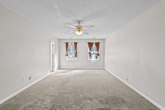 Building Photo - Three Bedroom Rental directly next to Arnall Middle School