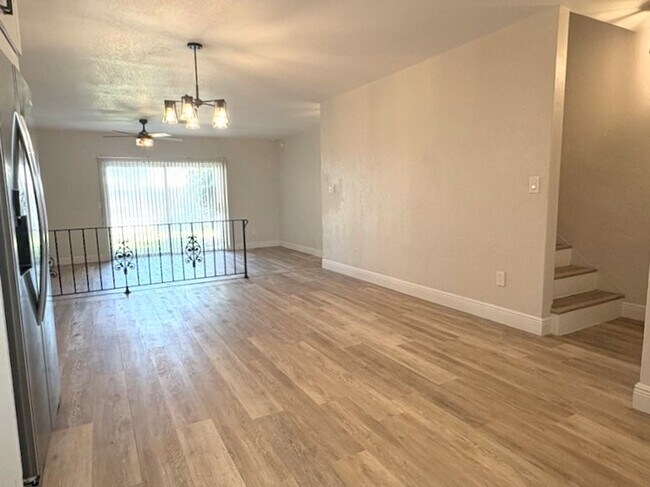 Building Photo - Stunning Beachside Townhome in Port Orange!