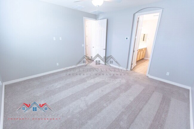 Building Photo - 15243 W Latham St