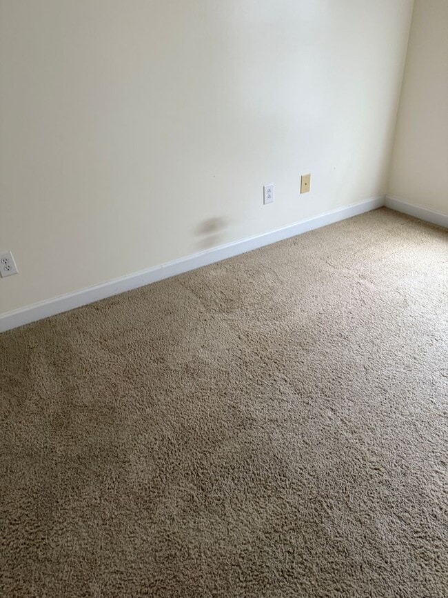 Building Photo - ? Updated 2-Bedroom Townhome in Coventry W...