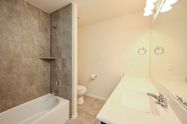 Building Photo - 8231 Hawthorn Vly Ln