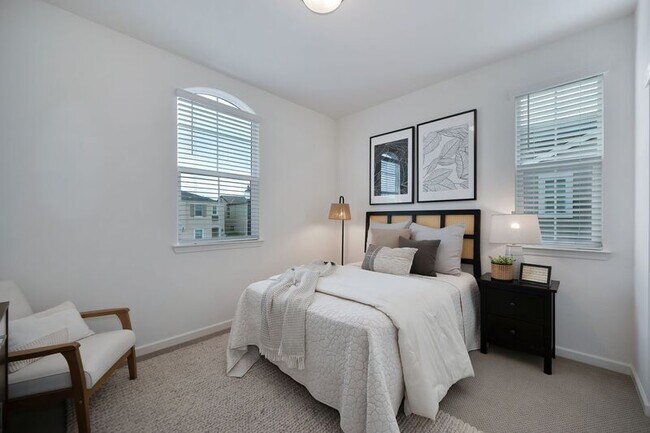 Building Photo - 1588 Parkside Way