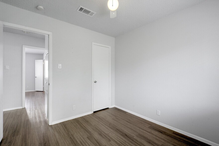 Building Photo - 5905 Hidden Valley Trail