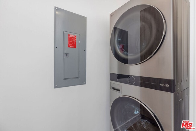 Building Photo - 3839 Wade St