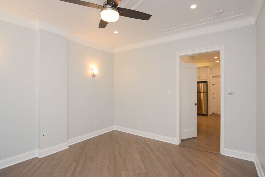 Building Photo - 3144 N Oakley Ave