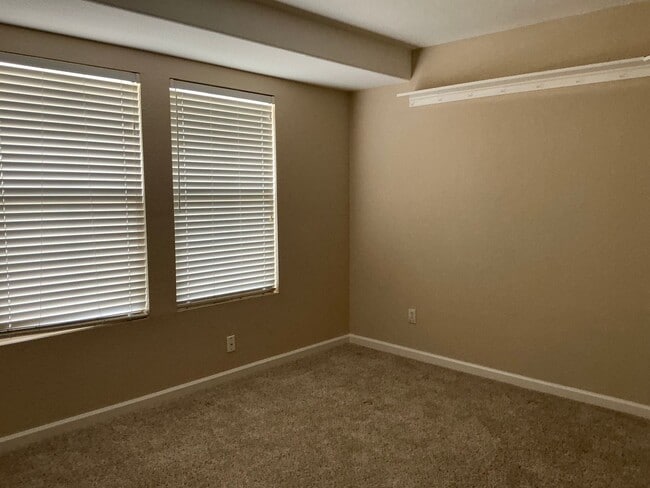 Building Photo - Four bedroom beauty