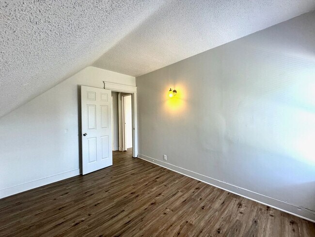 Building Photo - 301 W McMillan St