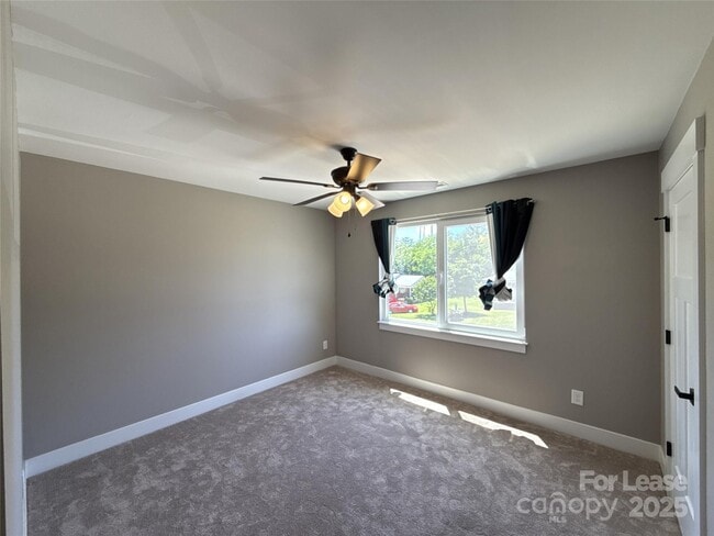Building Photo - 133 Openview Dr