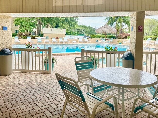 Building Photo - 2617 Cove Cay Dr