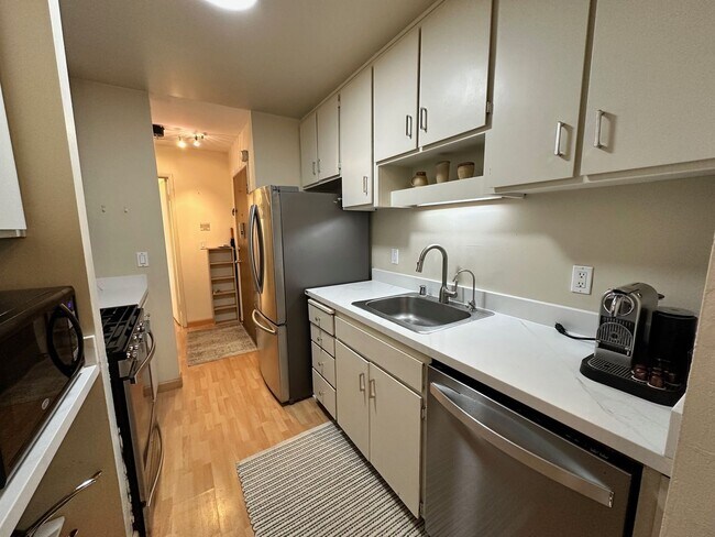 Building Photo - Bright Furnished 1BD/1BA Near UC Berkeley – Quiet, Updated & Move-In Ready