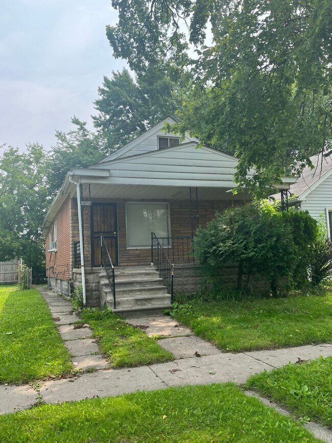 3 bedroom - 1 bath $1095/month - 3 bedroom - 1 bath  $1095/month