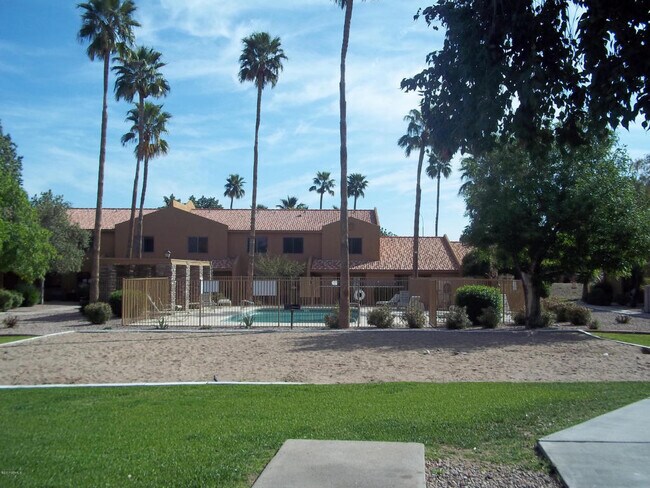 Building Photo - 2 Bedroom Condo in Great South Phoenix Location!