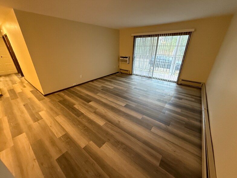 Building Photo - 202 Williamsburg Dr